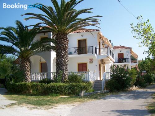 Apartamento pequeño en Lithakia con piscina