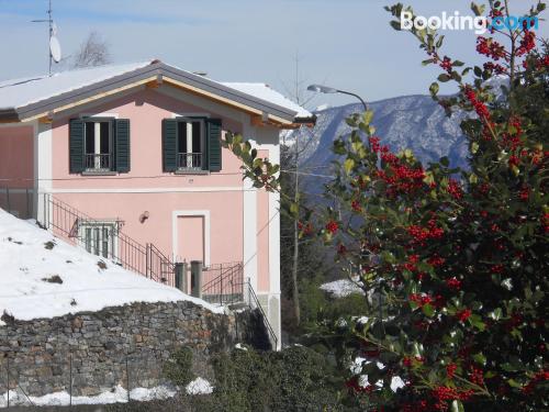 Dans la meilleure position et terrasse à Marzio. Pour deux personnes