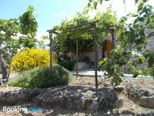 Petit appartement à Torre Ovo. Terrasse et Wifi!