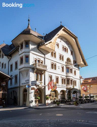 Gstaad est votre. Terrasse et Wifi!