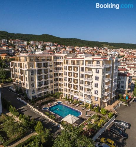 Grand appartement à Sveti Vlas. Chauffage et Internet