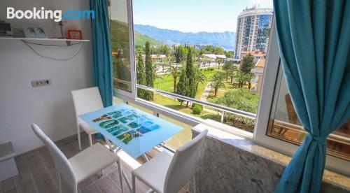 Apartamento de 42m2 em Budva. Terraço!