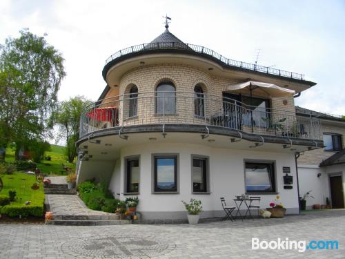 Ample appartement. Terrasse!