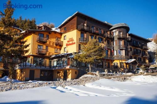 Dans le centre-ville et terrasse à Sestriere. Chauffage