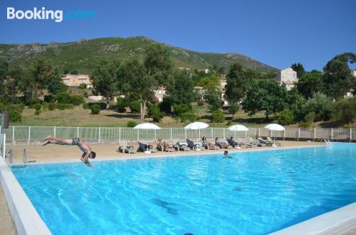 Appartamento con terrazza e piscina, per coppie