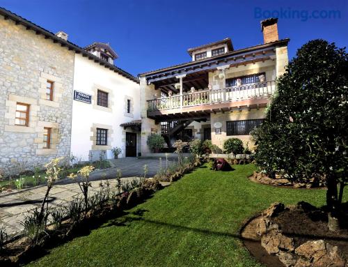 Apt mit Terrasse. In Santillana del Mar