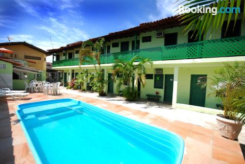 Apartamento pequeño en Porto Seguro con piscina