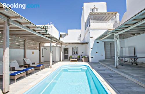 Appartamento con piscina, a Tinos Town