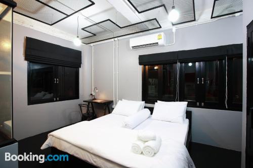 Apartamento para duas pessoas à Cidade Phuket. Terraço!
