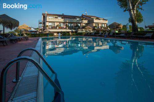 Apartamento cães bem-vindos à Sirmione. Terraço e piscina