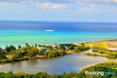 Appartement avec Internet et terrasse. Montego Bay est votre!