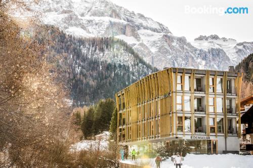 Apartamento em Selva Di Val Gardena. Prático e perto do centro