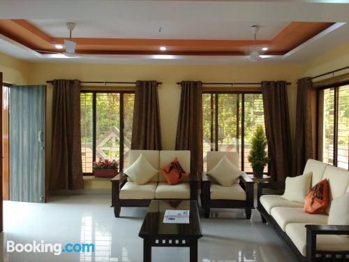 Apartamento de tres dormitorios en Alibaug ¡Con vistas!