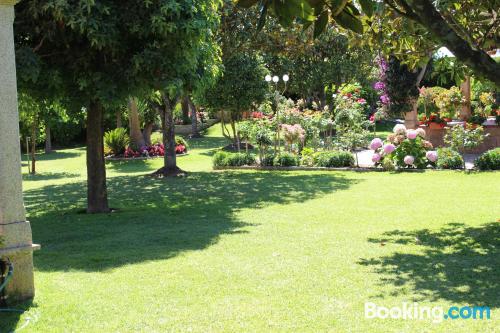 Espaçoso apartamento em O Grove. Terraço e piscina