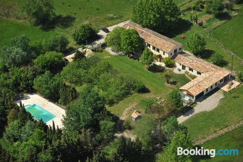 Apartamento bonito con terraza