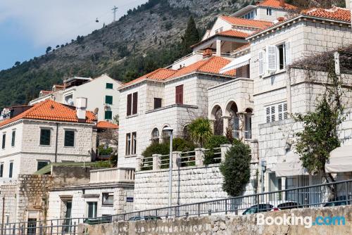 Perfect location with air-con in Dubrovnik. Good choice!