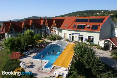 Apartamento para dos personas con terraza y piscina