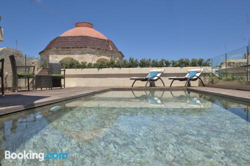 Appartement avec piscine et terrasse. À La Valette