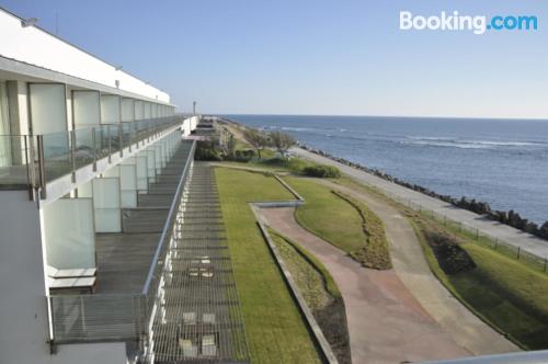 Appartement een uitstekende positie. Terras en zwembad