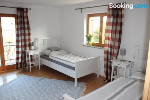 Ferienwohnung mit Balkon und Internet. Ideal für zwei Personen