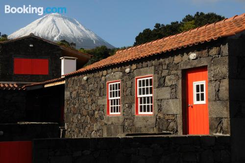 Appartement avec terrasse. À São Roque do Pico