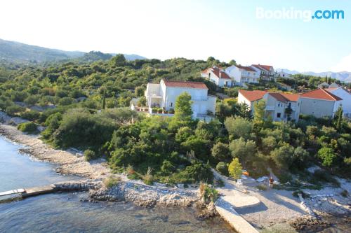 Apartamento con todo en Korčula con conexión a internet y terraza