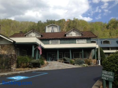 Place in Gatlinburg for 2 people