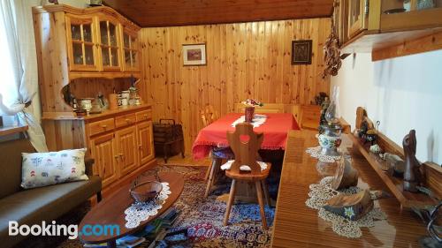 Apartamento de 65m2 em Perarolo di Cadore. Wi-fi e terraço