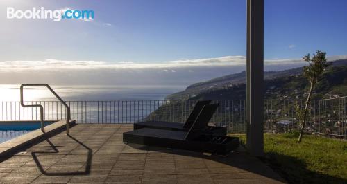 Arco da Calheta à vos pieds. Avec terrasse!