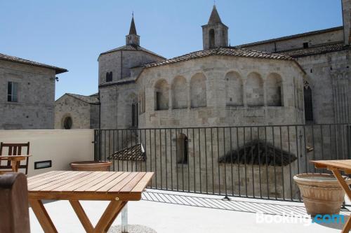 Ascoli Piceno est votre. Terrasse et Internet!