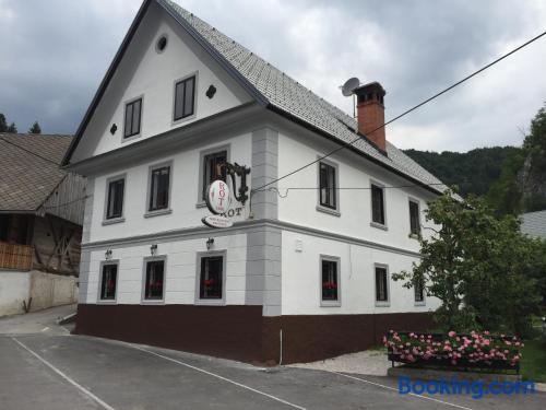 Perto do centro e terraço em Bohinjska Bela, para 2 pessoas