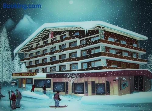 Appartement avec terrasse. Crans-Montana à vos pieds.