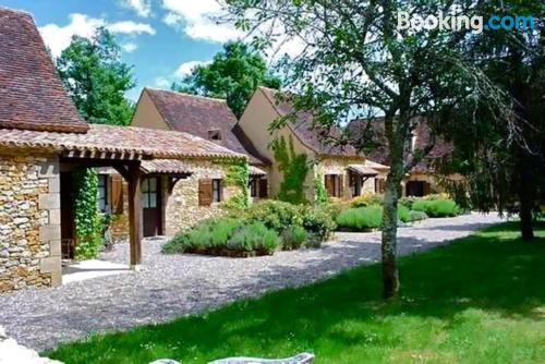 Ferienwohnung mit Internet und Balkon. In Mauzac-et-Grand-Castang