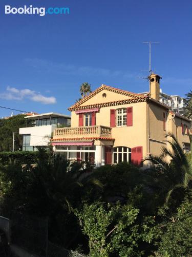 Wohnung für zwei Personen in Cannes. Internet!