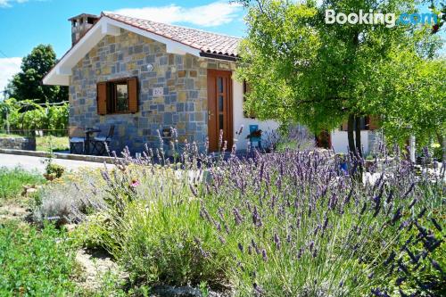 Apartamento apto para niños en Marezige con vistas