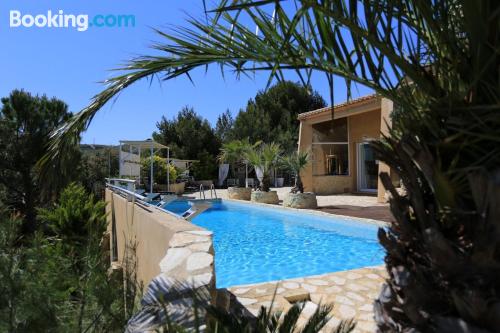 Aconchegante apartamento para duas pessoas. Terraço e piscina