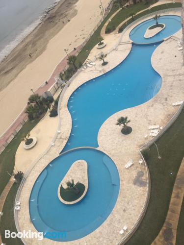 Grande apartamento com dos dormitórios. Terraço e piscina