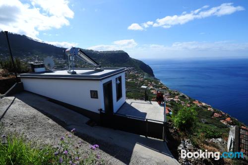 Grand appartement avec deux chambres. Terrasse et Wifi!