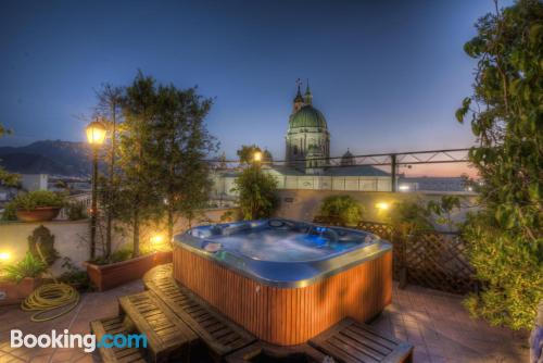 Apartamento con piscina, terraza y conexión a internet