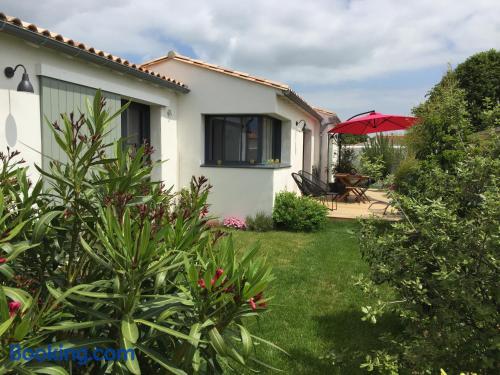 Sainte-Marie-de-Ré at your hands! Sleeps 2 people