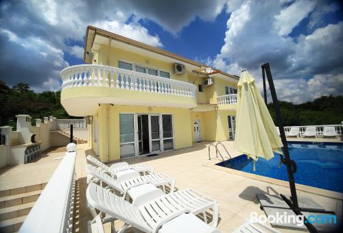 Gros appartement. Terrasse!