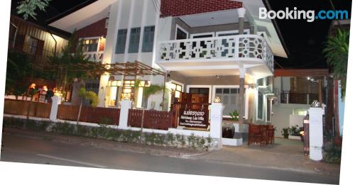 Appartement à Luang Prabang. Terrasse et internet!.