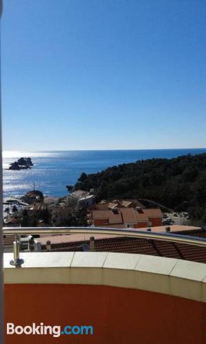 Apartamento en Petrovac na Moru con terraza