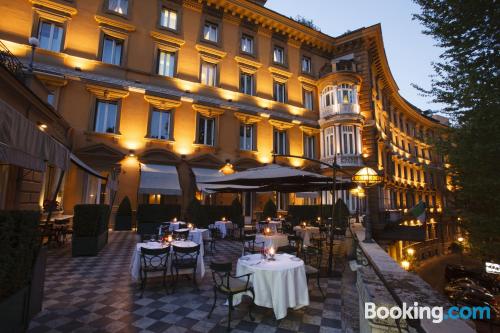 Confortable appartement en bonne position. Terrasse!