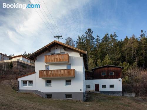 Ferienwohnung mit Internet und Terrasse. In Wenns