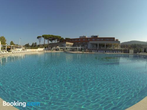 Ferienwohnung mit Terrasse. In Venturina Terme