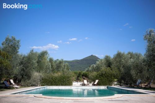 Apartamento con terraza y calefacción