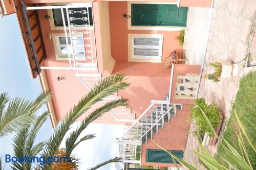 Apartamento con vistas y internet en Sidari. ¡50m2!