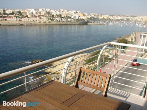 Apartamento com terraço e Wi-fi em Marsaskala