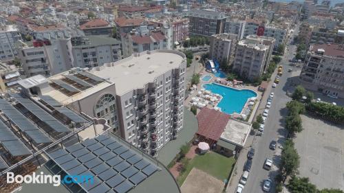 Appartement avec Wifi. Piscine et terrasse